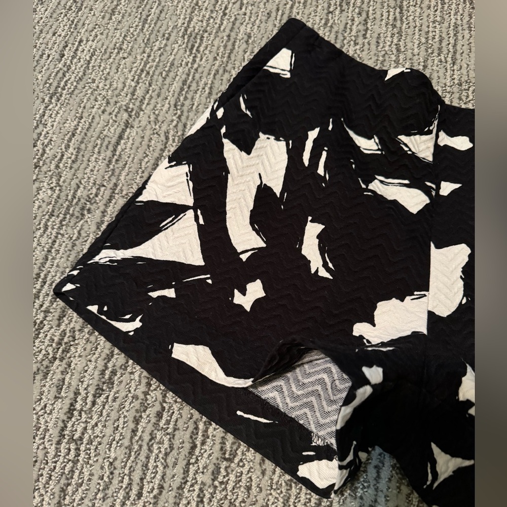 Banana Republic Dress Shorts - Picture 2 of 8